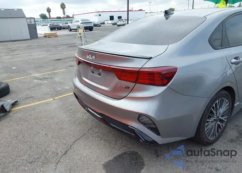 2022 Kia Forte Gt-Line z USA, uszkodzony, nr VIN 3KPF54AD9NE423792